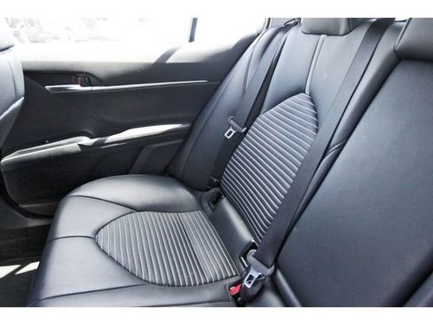 Used 2018 Toyota Camry SE w/ Convenience Package image 11