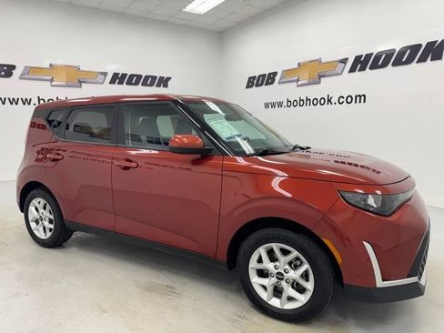 Used 2024 Kia Soul LX w/ Option Group 015 FWD image 3