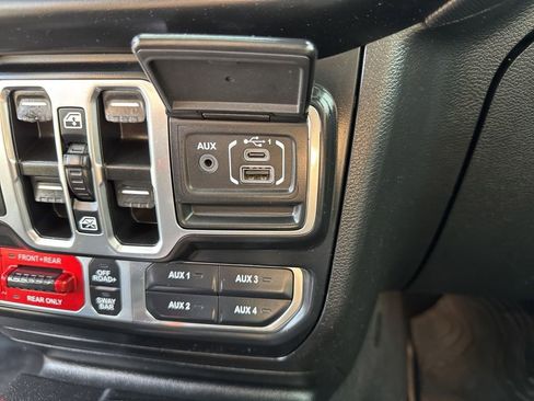 Used 2021 Jeep Wrangler Unlimited Rubicon image 39