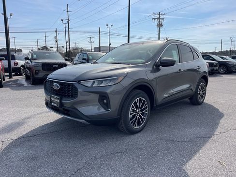 New 2026 Ford Escape SE image 2