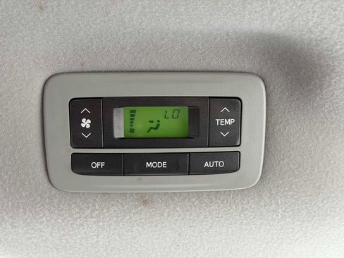 Used 2014 Toyota Sienna LE FWD image 24