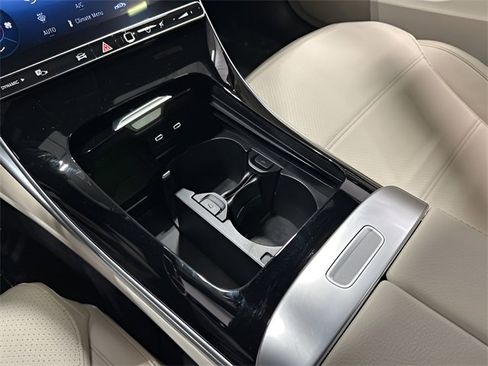 Used 2025 Mercedes-Benz C 300 4MATIC Sedan image 25