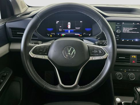 Used 2022 Volkswagen Taos SE w/ Panoramic Sunroof Package FWD image 18