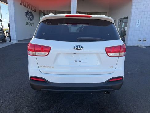 Used 2016 Kia Sorento LX AWD/4WD image 4