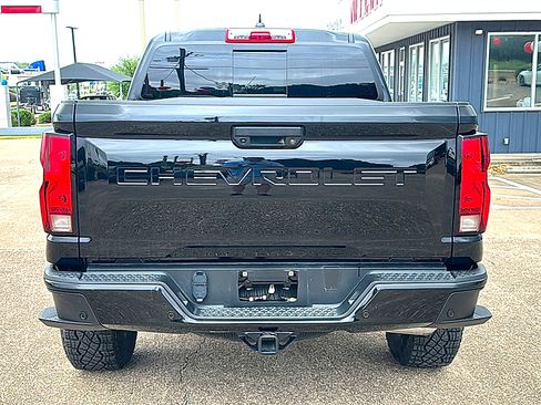Used 2023 Chevrolet Colorado Trail Boss w/ Technology Package AWD/4WD image 7