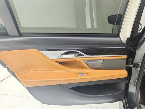 Used 2017 BMW 750i xDrive image 29