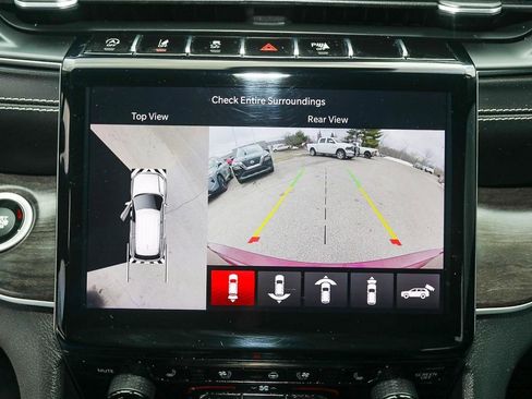 Used 2023 Jeep Grand Cherokee Limited w/ Luxury Tech Group II image 18