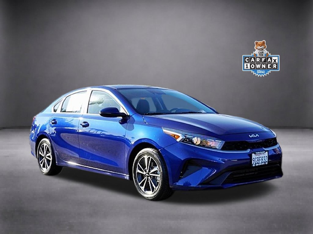 Used 2023 Kia Forte LXS w/ LXS Technology Package FWD image 2