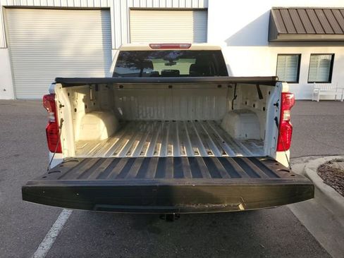 Used 2022 Chevrolet Silverado 1500 LT image 10