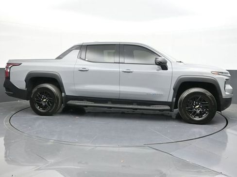 New 2025 Chevrolet Silverado EV LT image 19