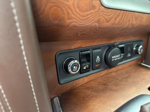 Used 2017 INFINITI QX80 Limited w/ All Season Package image 23