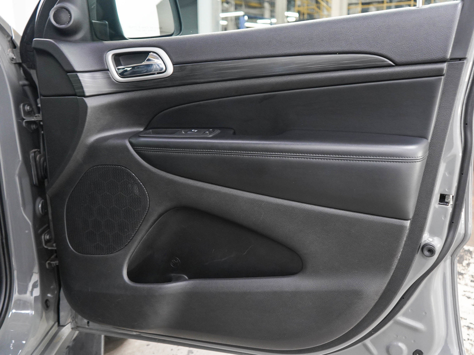 Used 2021 Jeep Grand Cherokee Altitude AWD/4WD image 9