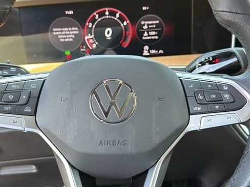Used 2026 Volkswagen Tiguan SEL R-Line AWD/4WD image 11