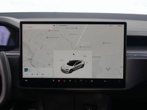 Used 2022 Tesla Model S Plaid image 40