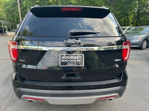 Used 2016 Ford Explorer XLT w/ Equipment Group 202A AWD/4WD image 4