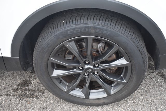 Used 2017 Ford Explorer XLT w/ Equipment Group 202A AWD/4WD image 11