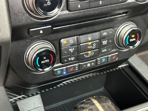 Used 2018 Ford F150 Raptor w/ Equipment Group 802A Luxury image 17