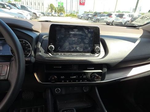 Used 2023 Nissan Rogue SV FWD image 17