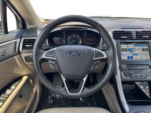 Used 2017 Ford Fusion SE w/ Equipment Group 602A image 12