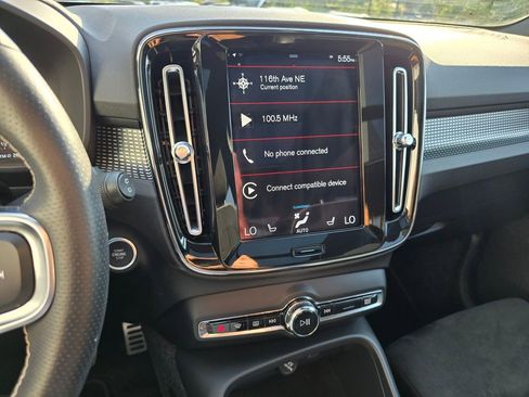 Used 2021 Volvo XC40 T5 R-Design w/ Climate Package image 28