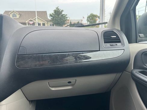 Used 2012 Dodge Grand Caravan SXT FWD image 30