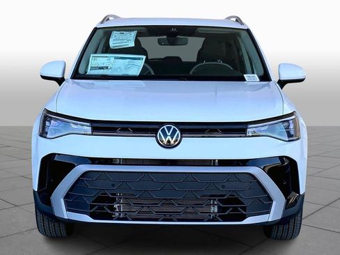 New 2026 Volkswagen Taos SE image 3