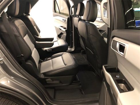 Used 2022 Ford Explorer XLT w/ Equipment Group 202A image 31