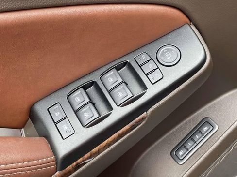 Used 2016 Chevrolet Suburban LTZ image 18