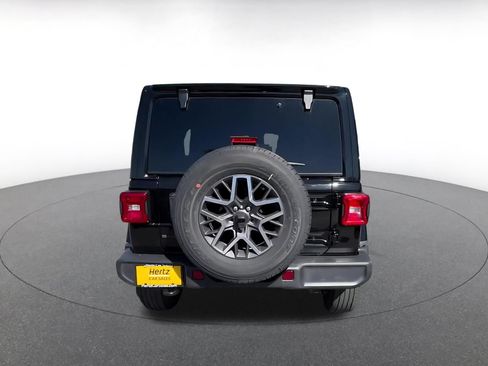 Used 2025 Jeep Wrangler Unlimited Sahara AWD/4WD image 10