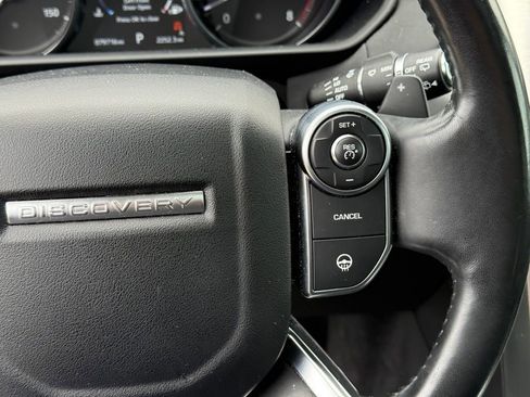 Used 2017 Land Rover Discovery HSE image 16
