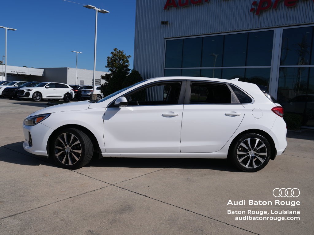 Used 2018 Hyundai Elantra GT FWD image 2