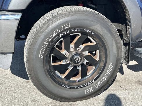 Used 2013 Ford F250 Lariat w/ Chrome Pkg image 9