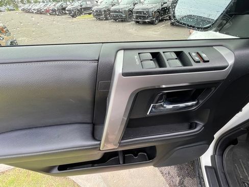 Used 2022 Toyota 4Runner SR5 AWD/4WD image 10