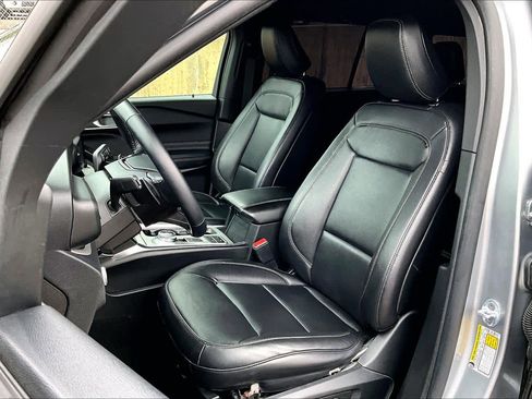 Used 2020 Ford Explorer XLT w/ Equipment Group 202A image 7