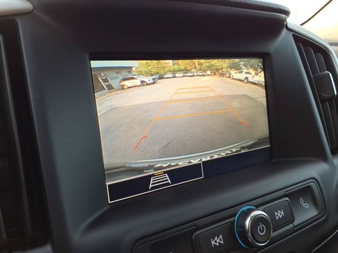 Used 2024 GMC Terrain SLE FWD image 16
