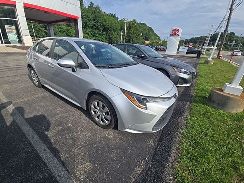 Used 2024 Toyota Corolla LE FWD image 3