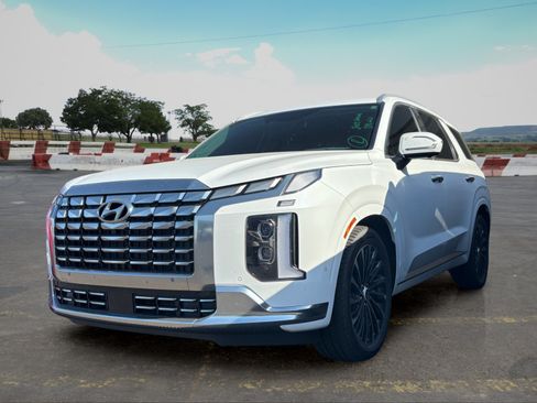 Used 2023 Hyundai Palisade Calligraphy w/ Cargo Package FWD image 5