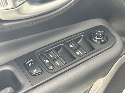 Used 2022 Jeep Renegade Limited image 18