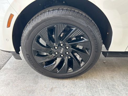 Used 2025 Lincoln Navigator Reserve w/ Jet Appearance Package image 16