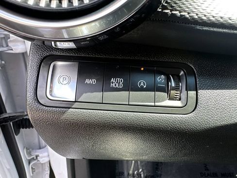Used 2025 Chevrolet Equinox LT AWD/4WD image 28