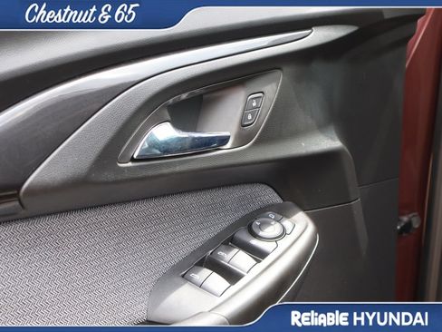 Used 2022 Chevrolet TrailBlazer LT FWD image 22