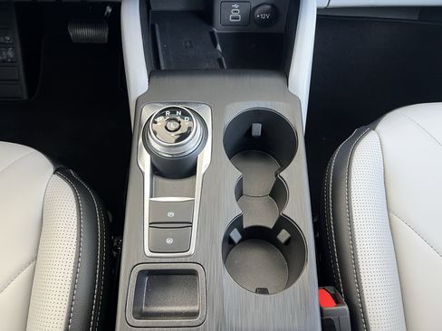 Used 2026 Ford Escape Platinum w/ Premium Technology Package image 28