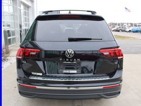 Certified 2023 Volkswagen Tiguan SE image 7