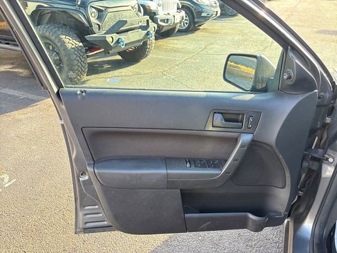 Used 2009 Ford Focus SE image 14