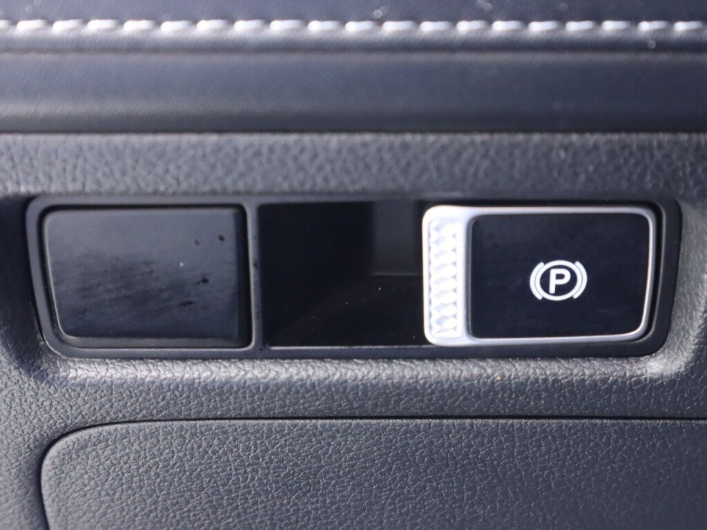 Used 2021 Hyundai Santa Fe SEL w/ Convenience + Premium Package FWD image 11