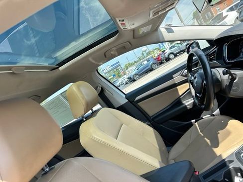 Used 2020 Volkswagen Jetta SE FWD image 25