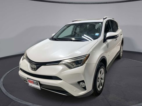 Used 2016 Toyota RAV4 Limited image 1