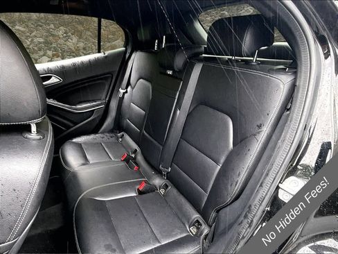Used 2020 Mercedes-Benz GLA 250 4MATIC w/ Premium Package image 19