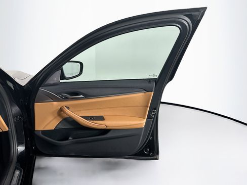 Used 2023 BMW 530i w/ Premium Package image 35