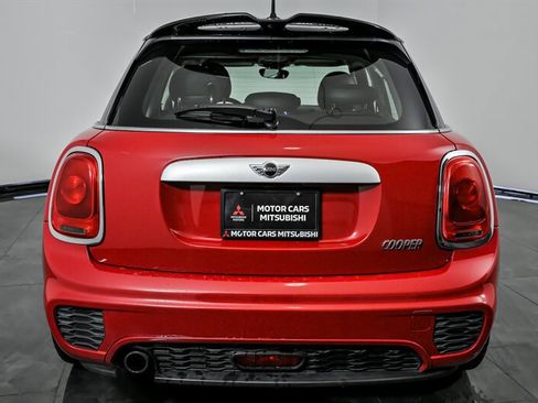 Used 2015 MINI Cooper 4-Door Hardtop image 9